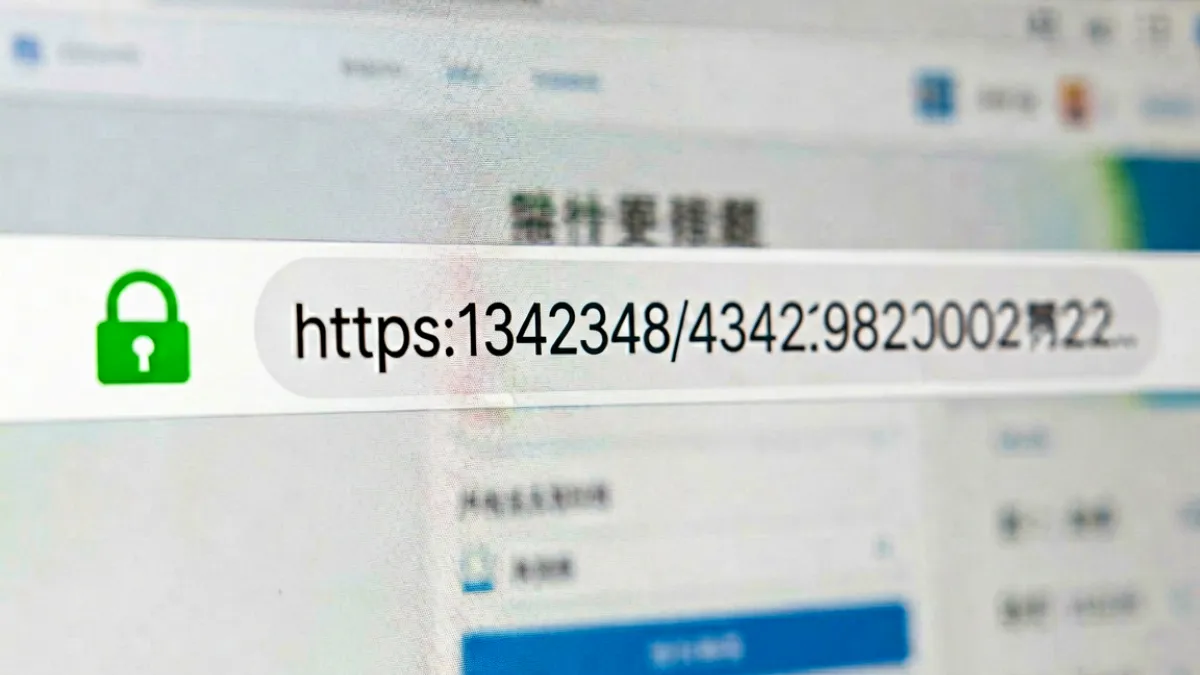 海角社区在线网址进入登录HTTPS证书更新提示截图，浏览器地址栏显示安全锁标志